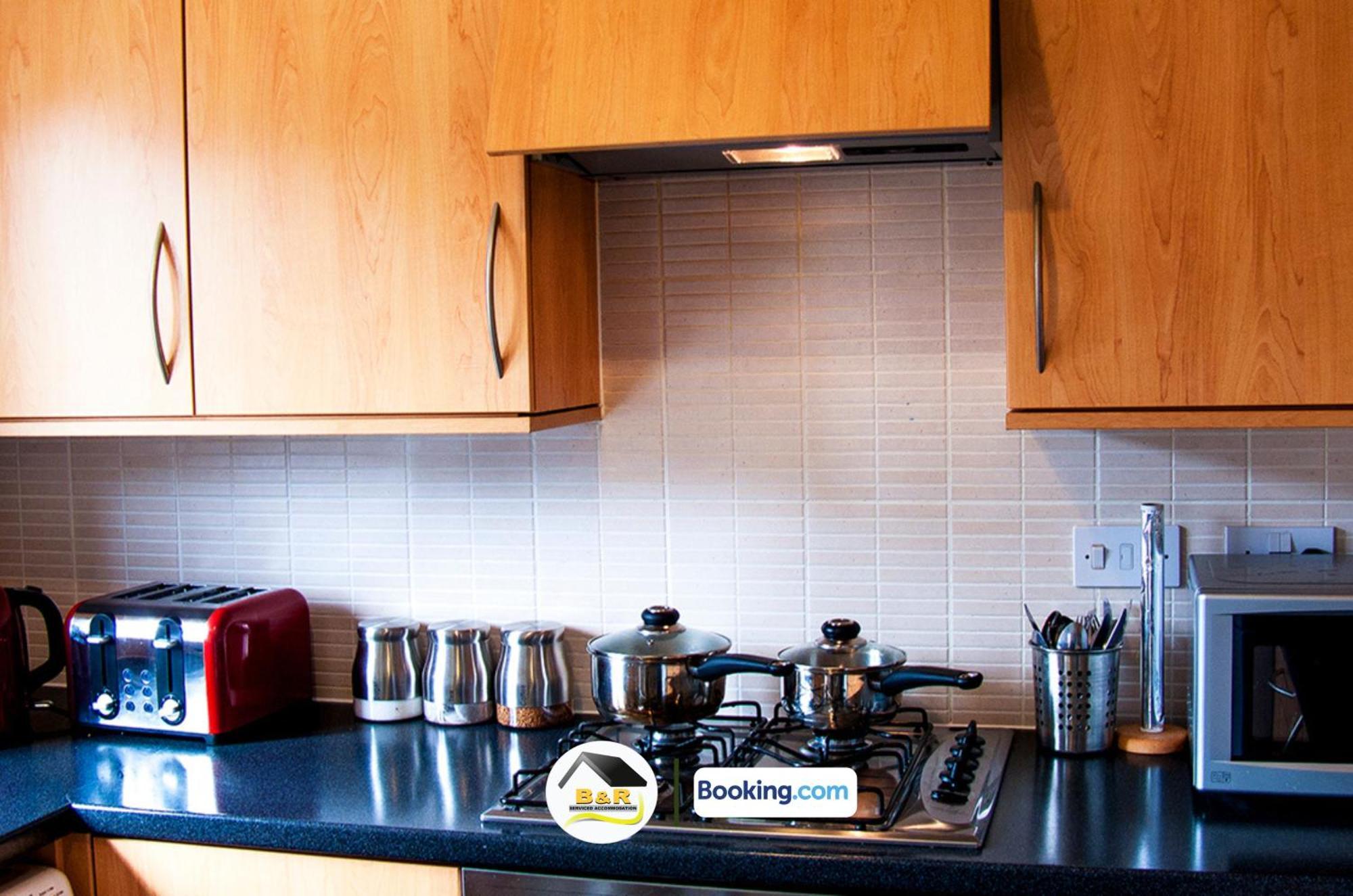 3 Bedroom House By B And R Serviced Accommodation Amesbury With Super Fast Wi-Fi 145Mbps Exterior foto