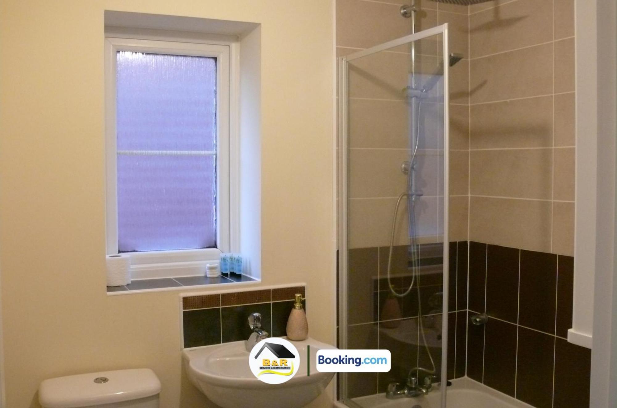3 Bedroom House By B And R Serviced Accommodation Amesbury With Super Fast Wi-Fi 145Mbps Exterior foto