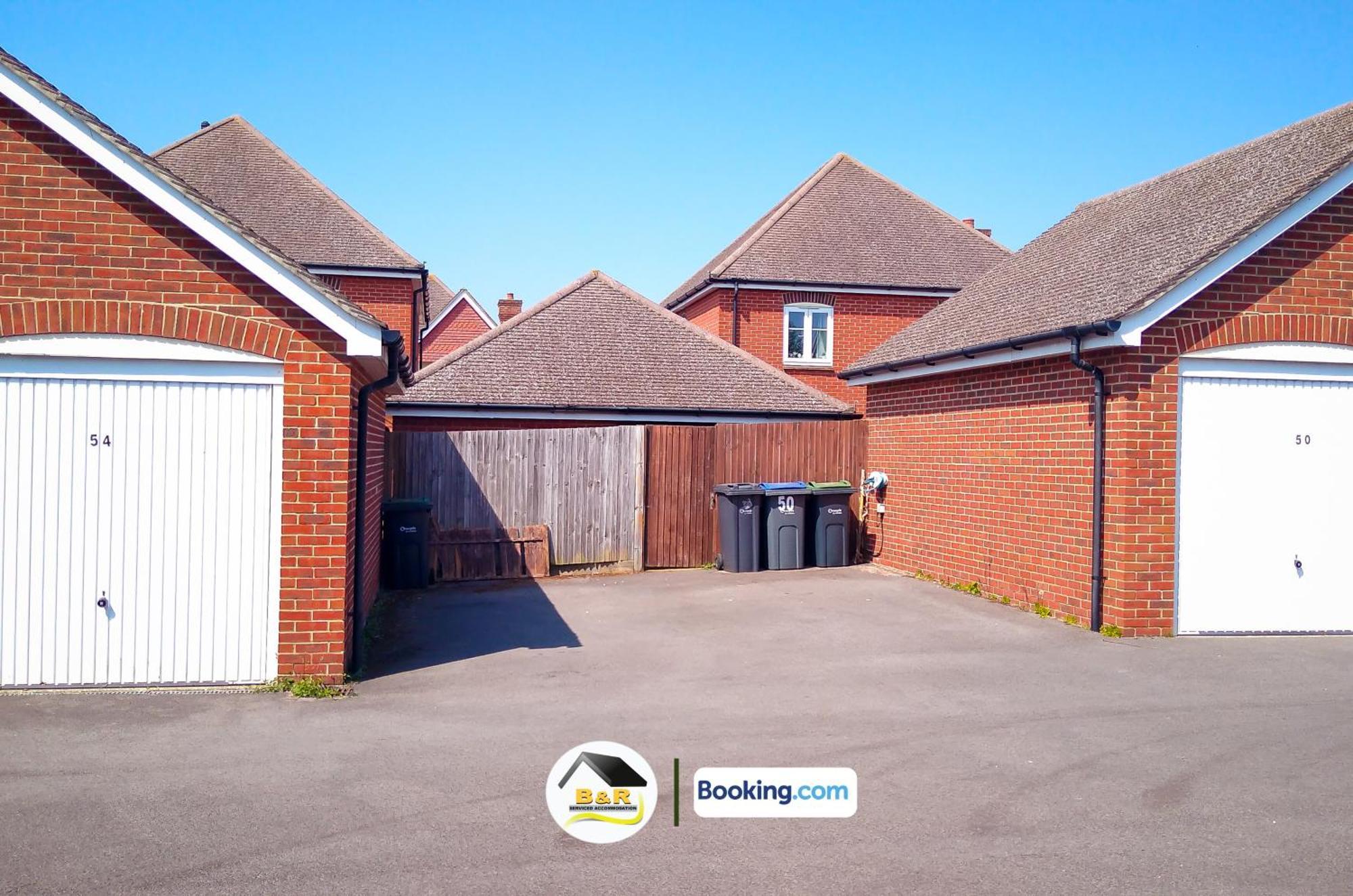 3 Bedroom House By B And R Serviced Accommodation Amesbury With Super Fast Wi-Fi 145Mbps Exterior foto