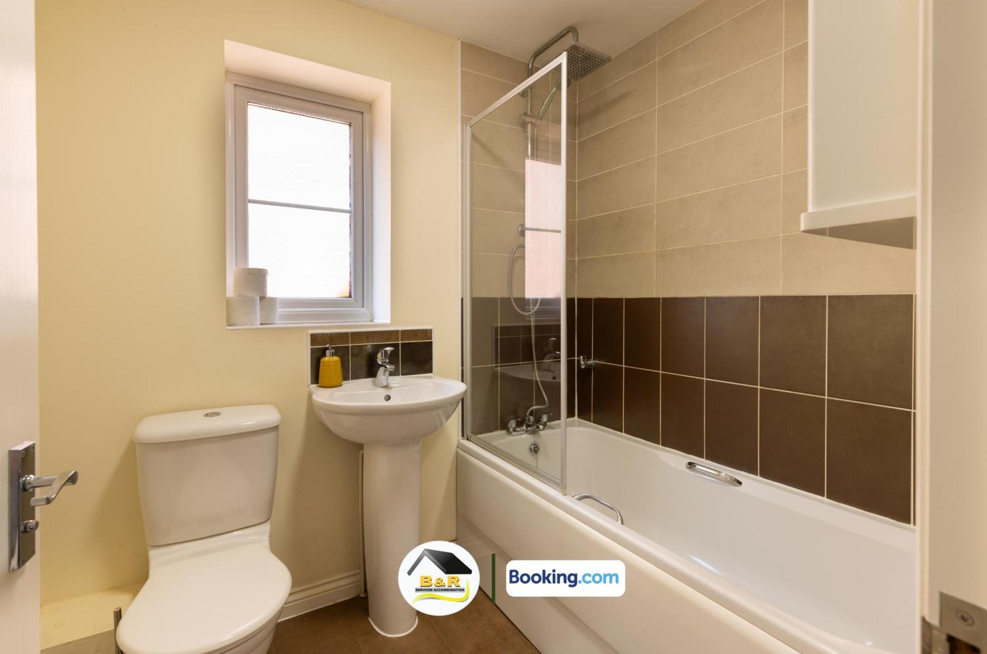3 Bedroom House By B And R Serviced Accommodation Amesbury With Super Fast Wi-Fi 145Mbps Exterior foto